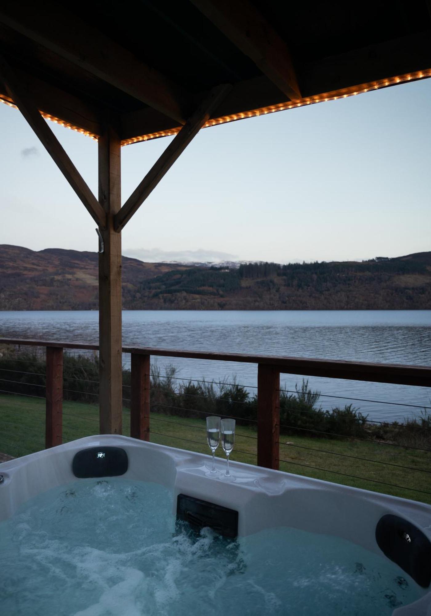 Shoreland Lodges - Holly Lodge Fort Augustus Exterior photo